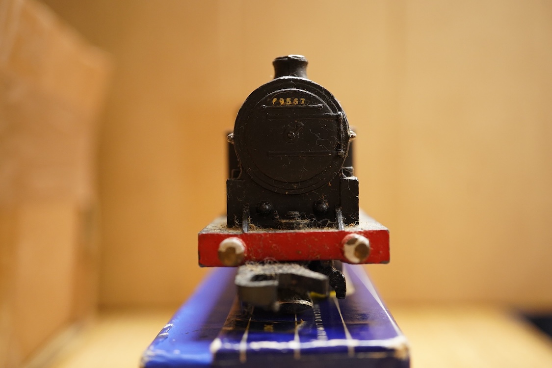 A collection of Hornby Dublo railway for 3-rail running, including three boxed locomotives; an LNER class A4 4-6-2 tender locomotive, Sir Nigel Gresley 7 (EDL1), a BR Duchess of Montrose 46232 (EDL12), and a BR class N2